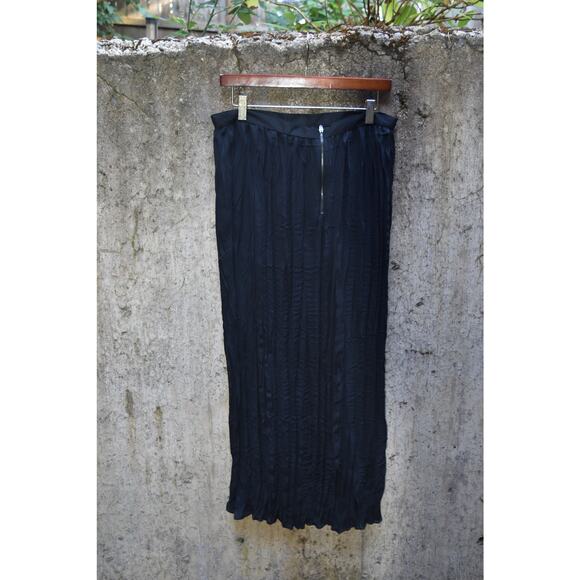 Cynthia Steffe Black Crinkle Midi Skirt – Size M – NWT - Picture 2 of 5